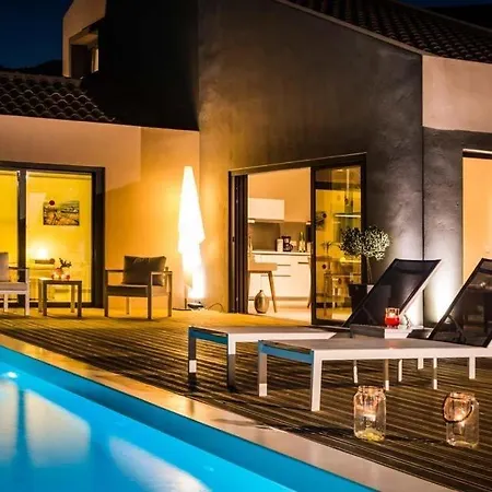 Skala Sleeps 3 Pool Air Con Wifi فيلة *